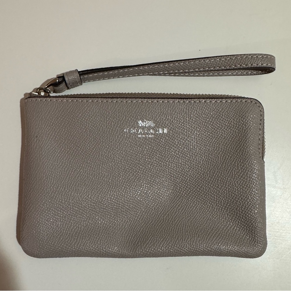 Coach Crossgrain Leather Corner Zip Wristlet in Grey Birch